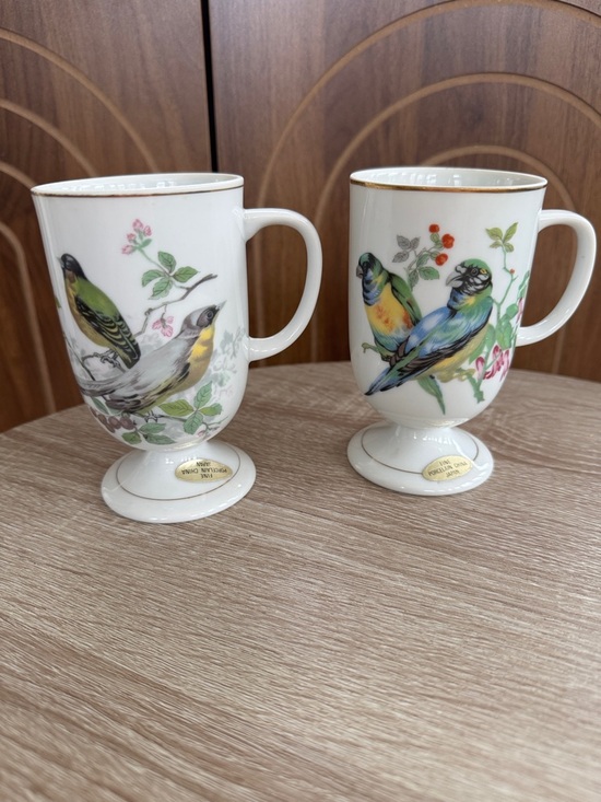 Royal Crown Other - Vintage Porcelain Bird-Print Pedestal Mugs in White with Gold Trim 1970’s